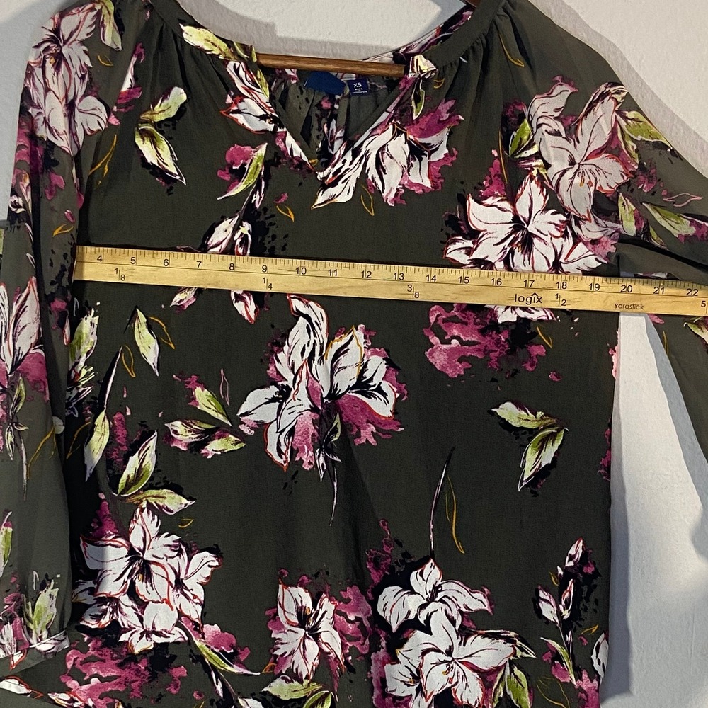 Kaari Blue Floral v-neck Blouse‎ Women's XS Olive Green Long Sleeve Lightweight - Picture 5 of 7